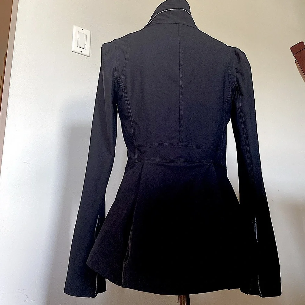 RARE Lululemon Black Urbanite Moto Asymmetrical Blazer Jacket Size 6 fantastic